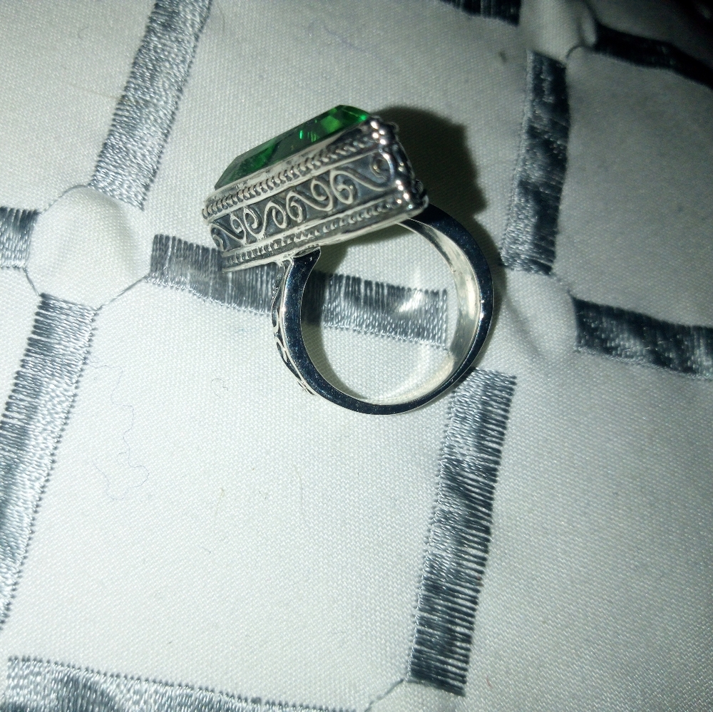 Artisan Crafted Chartreuse Quartz Ring - image 2